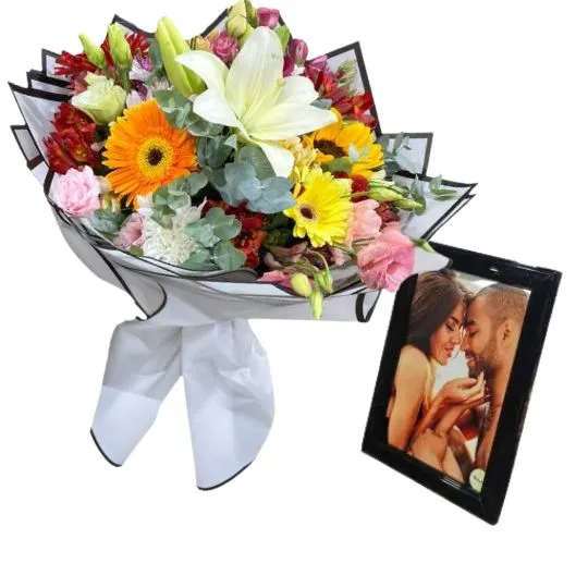 Ramo de flores de estacion holiday con portaretrato y foto